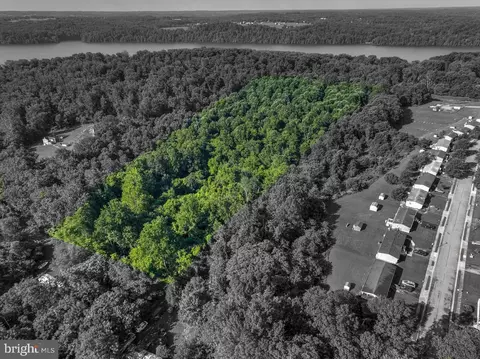 121 Schoolhouse Dr, Conowingo, MD 21918