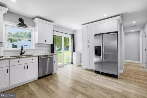 Entry Way - 75 South Dr, Earleville, MD 21919 photo 3 of 4