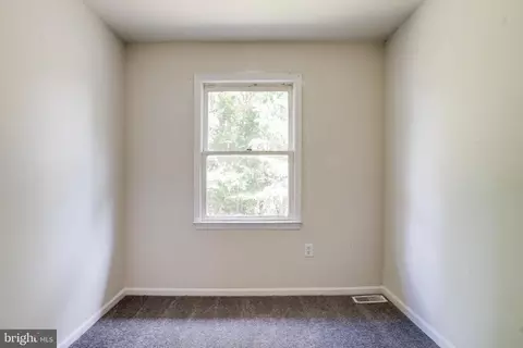 Bedroom - 182 E Village Rd, Elkton, MD 21921 photo 9 of 10