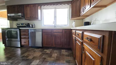Kitchen - 102 Windsor Dr, Elkton, MD 21921 photo 2 of 2