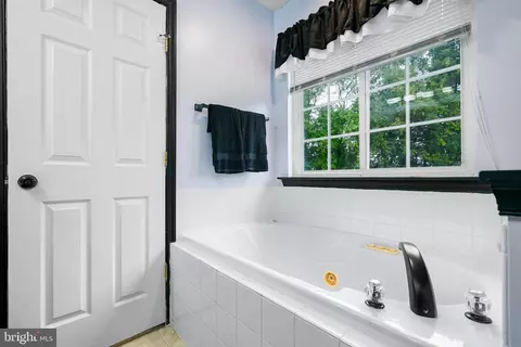 Bath - 208 Maple Leaf Dr, Rising Sun, MD 21911 photo 2 of 2