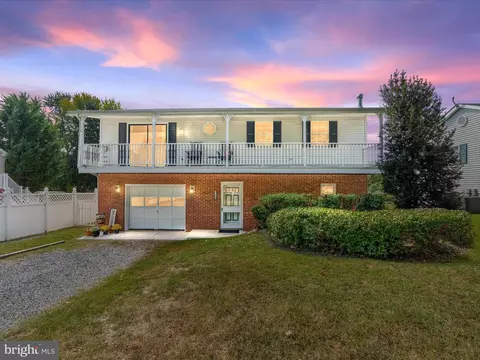 100 Midway Dr, Earleville, MD 21919