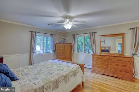 Bedroom - 17 E Pkwy, Elkton, MD 21921 photo 1 of 8