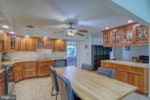 Kitchen - 17 E Pkwy, Elkton, MD 21921 photo 3 of 3