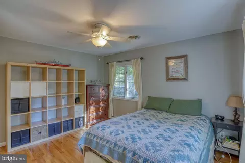 Bedroom - 17 E Pkwy, Elkton, MD 21921 photo 6 of 8