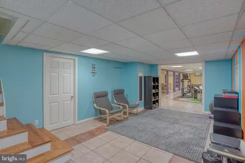 Entry Way - 17 E Pkwy, Elkton, MD 21921 photo 4 of 5