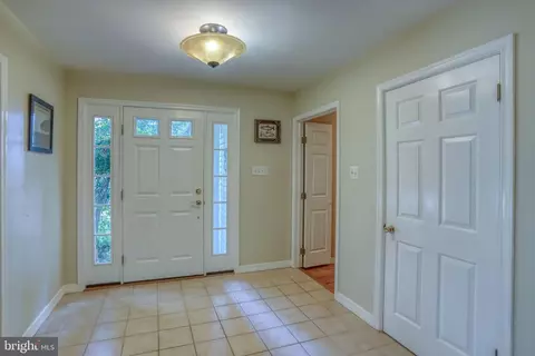 Entry Way - 17 E Pkwy, Elkton, MD 21921 photo 1 of 5
