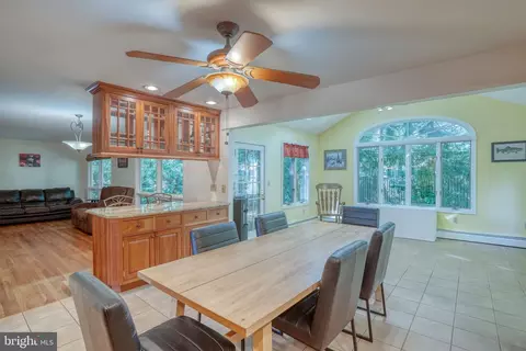 Dining - 17 E Pkwy, Elkton, MD 21921 photo 4 of 4
