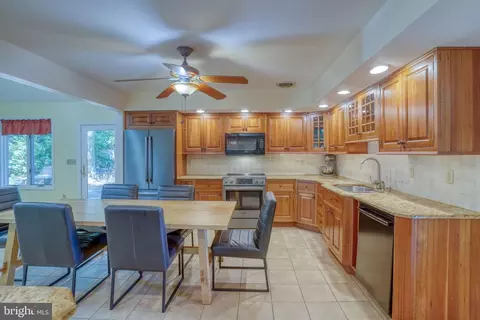 Kitchen - 17 E Pkwy, Elkton, MD 21921 photo 1 of 3