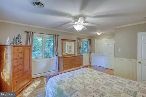 Bedroom - 17 E Pkwy, Elkton, MD 21921 photo 3 of 8