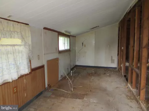 Entry Way - 21 Hacks Point Rd, Earleville, MD 21919 photo 1 of 2