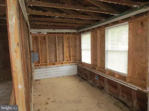 Entry Way - 21 Hacks Point Rd, Earleville, MD 21919 photo 2 of 2