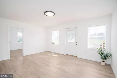 Living - 206 Whitehall Rd, Elkton, MD 21921 photo 1 of 2
