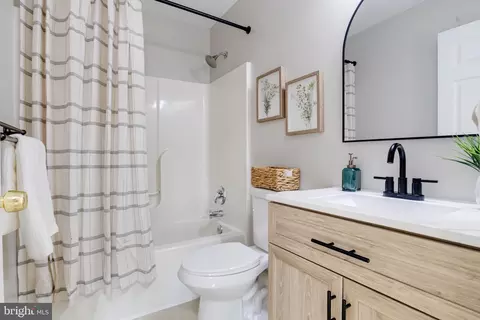 Bath - 1 Pinehurst Ct, Elkton, MD 21921 photo 4 of 4