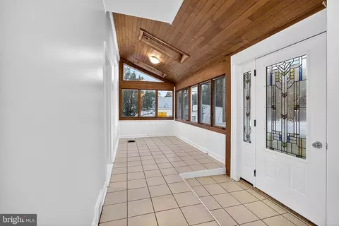 Entry Way - 110 Delaware Ave, Elkton, MD 21921 photo 2 of 17