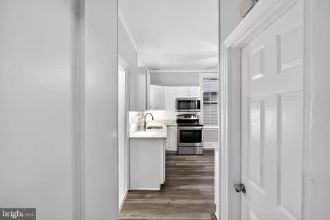 Entry Way - 110 Delaware Ave, Elkton, MD 21921 photo 3 of 17