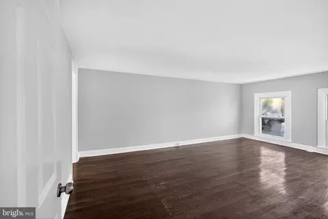 Living - 110 Delaware Ave, Elkton, MD 21921 photo 10 of 11