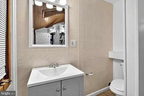 Bath - 110 Delaware Ave, Elkton, MD 21921 photo 1 of 1