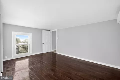 Living - 110 Delaware Ave, Elkton, MD 21921 photo 9 of 11