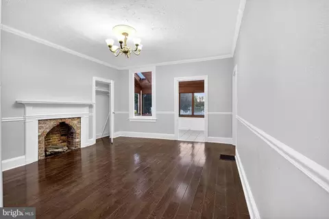 Living - 110 Delaware Ave, Elkton, MD 21921 photo 4 of 11