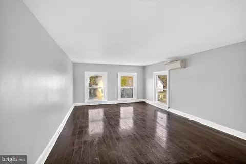Living - 110 Delaware Ave, Elkton, MD 21921 photo 11 of 11