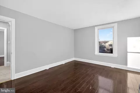 Living - 110 Delaware Ave, Elkton, MD 21921 photo 7 of 11