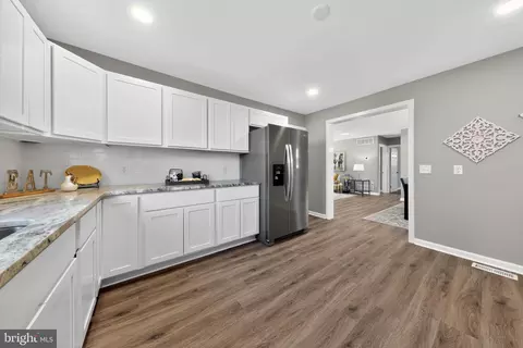 Entry Way - 261 Main St, Elkton, MD 21921 photo 5 of 7