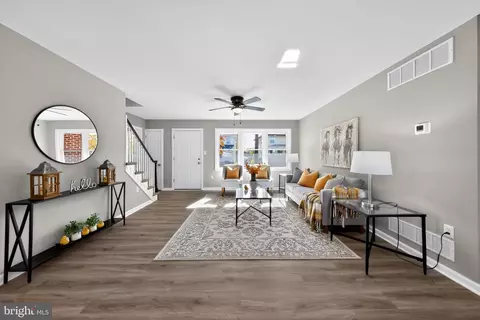 Entry Way - 261 Main St, Elkton, MD 21921 photo 1 of 7