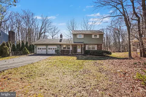 11 Colonial Cir, North East, MD 21901