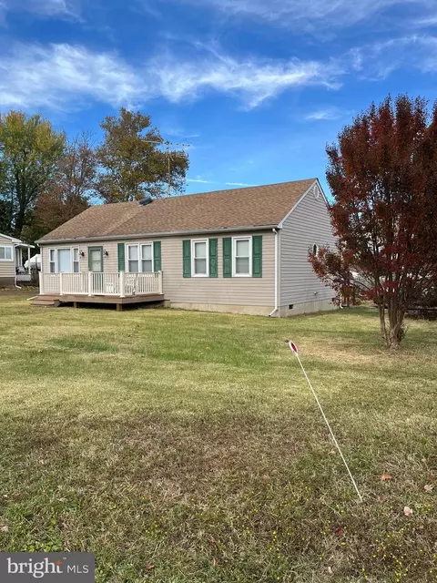 21 Midway Dr, Earleville, MD 21919