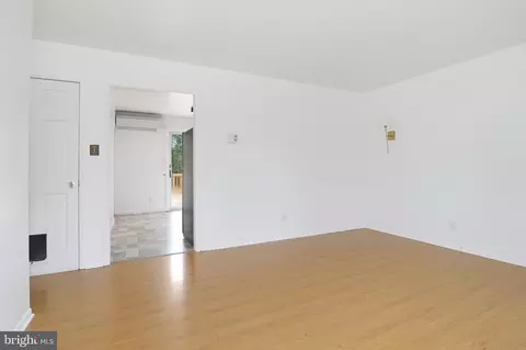 Living - 25 Cherry Ln, Elkton, MD 21921 photo 1 of 2