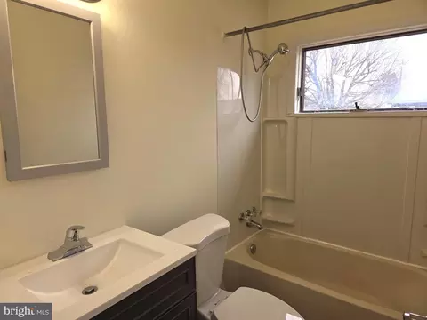 Bath - 20 Kent Rd, Elkton, MD 21921 photo 1 of 1