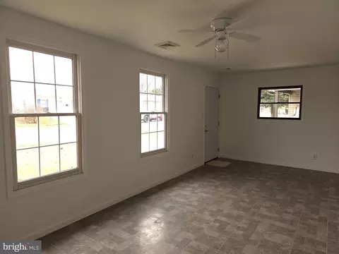 Living - 20 Kent Rd, Elkton, MD 21921 photo 2 of 2