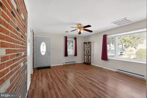Living - 224 Blake Rd, Elkton, MD 21921 photo 6 of 9