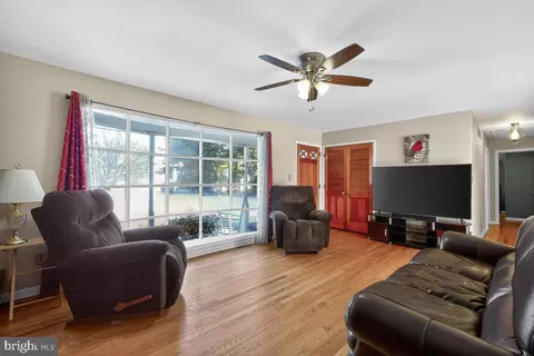 Living - 224 Blake Rd, Elkton, MD 21921 photo 2 of 9
