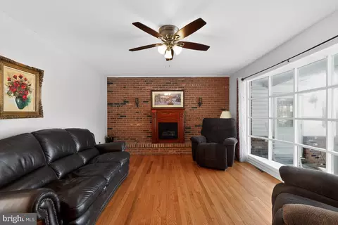 Living - 224 Blake Rd, Elkton, MD 21921 photo 3 of 9
