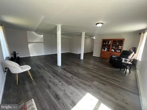 Living - 41 Hilltop Rd, Earleville, MD 21919 photo 7 of 8