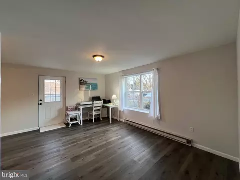Living - 41 Hilltop Rd, Earleville, MD 21919 photo 4 of 8