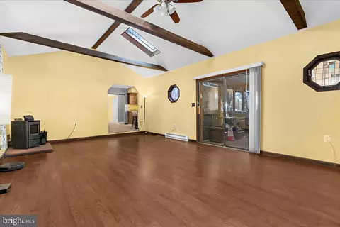 Living - 110 Rhode Island Ave, Earleville, MD 21919 photo 3 of 4