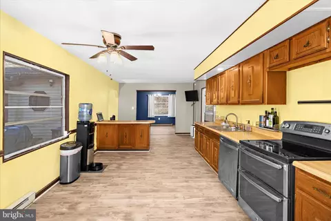 Entry Way - 110 Rhode Island Ave, Earleville, MD 21919 photo 3 of 4