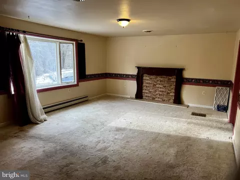 Living - 139 Carter Rd, Elkton, MD 21921 photo 1 of 4