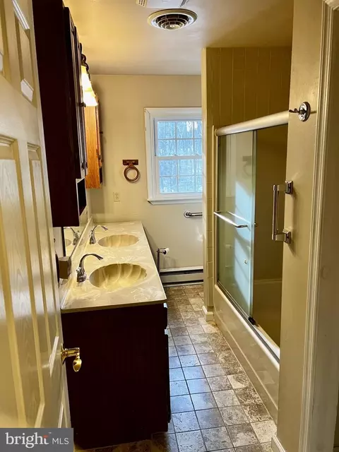 Bath - 139 Carter Rd, Elkton, MD 21921 photo 1 of 3