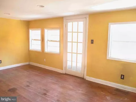 Living - 159 Park Dr, Earleville, MD 21919 photo 2 of 3