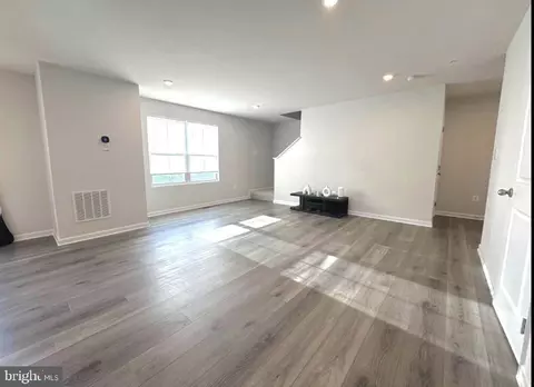 Living - 57 Teatree Ln, Elkton, MD 21921 photo 2 of 2