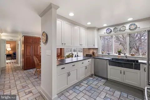 Entry Way - 185 Riverside Dr, Elkton, MD 21921 photo 2 of 3