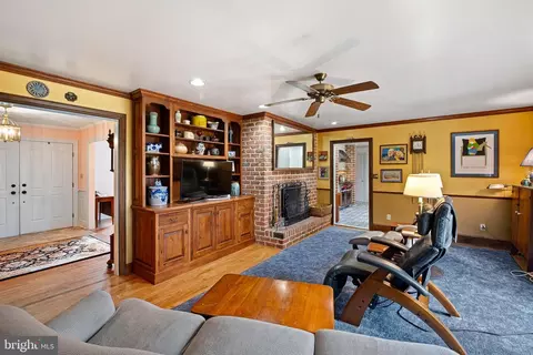 Living - 185 Riverside Dr, Elkton, MD 21921 photo 3 of 3