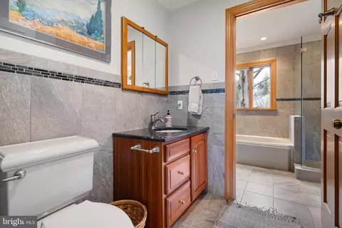 Bath - 185 Riverside Dr, Elkton, MD 21921 photo 2 of 4
