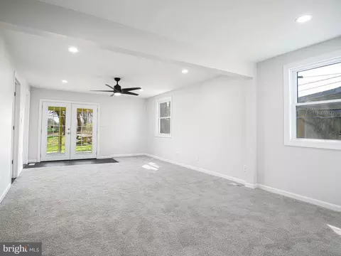 Living - 15 Peach Rd, Elkton, MD 21921 photo 5 of 6