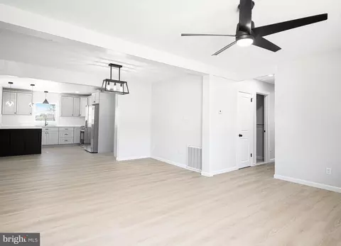 Entry Way - 15 Peach Rd, Elkton, MD 21921 photo 1 of 3