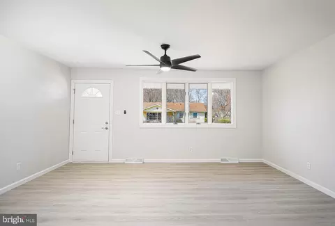 Living - 15 Peach Rd, Elkton, MD 21921 photo 2 of 6